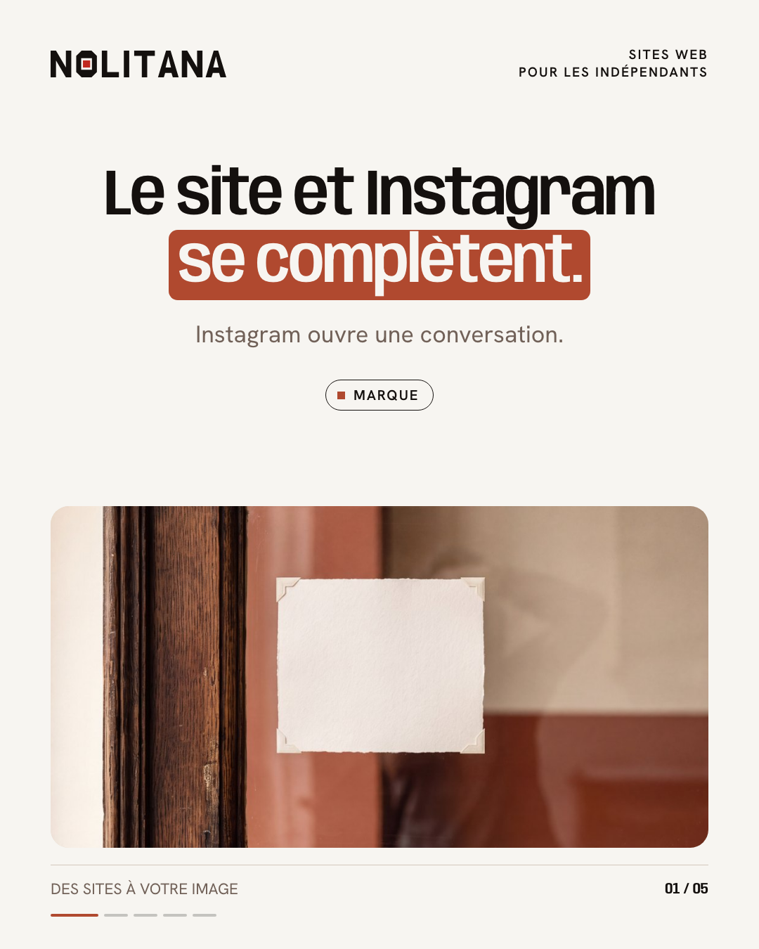 Le site et Instagram se complètent.
