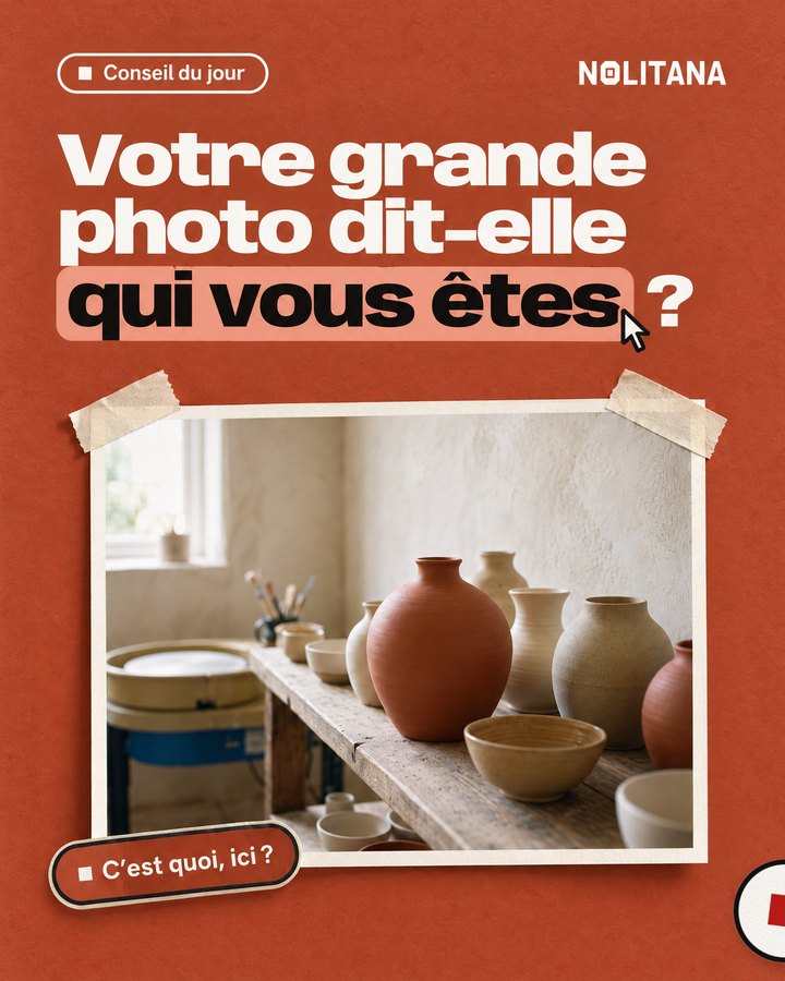 Votre grande photo dit-elle qui vous êtes ? Une étagère d’atelier de céramique, avec un vase et des bols.